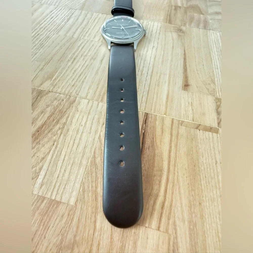 Kenneth Cole New York men’s gray dial black leather dress watch NEW BATTERY